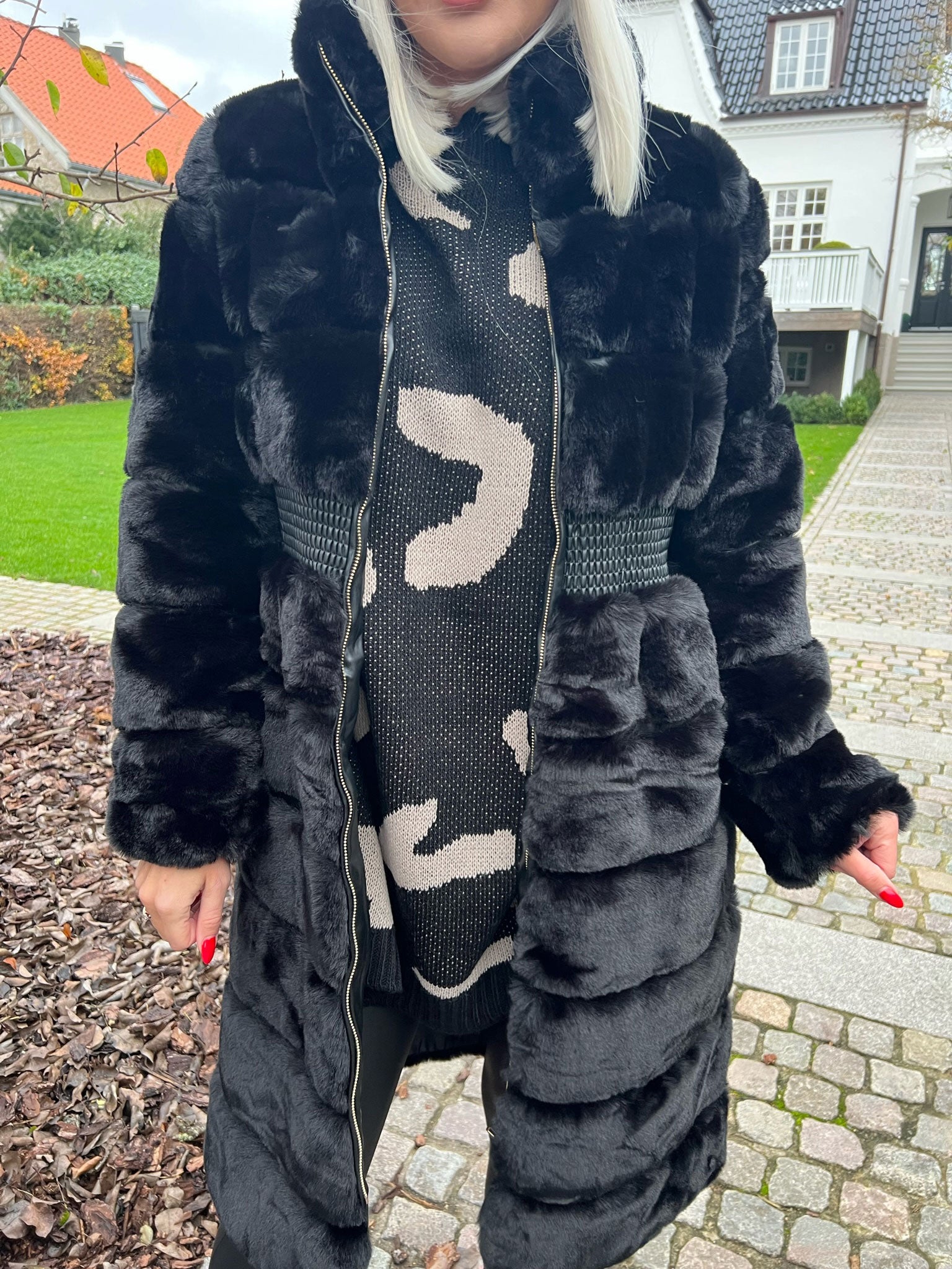 Darya - Fake Fur jacka med resår i midjan